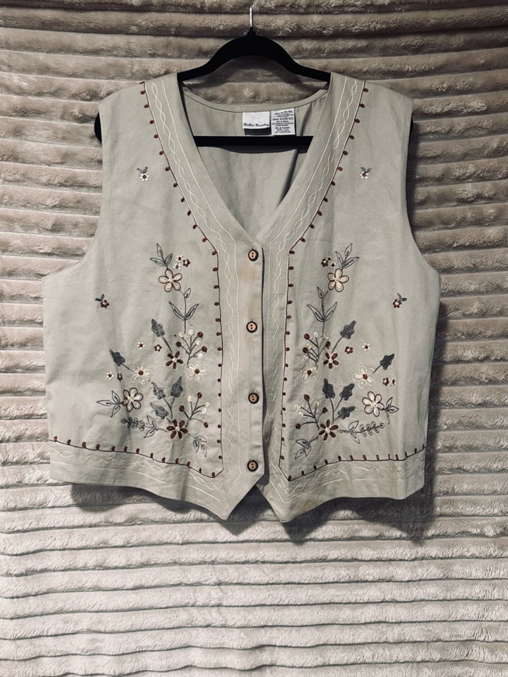 Bobbie Brooks Beige Embroidered Floral Button-Front Vest
